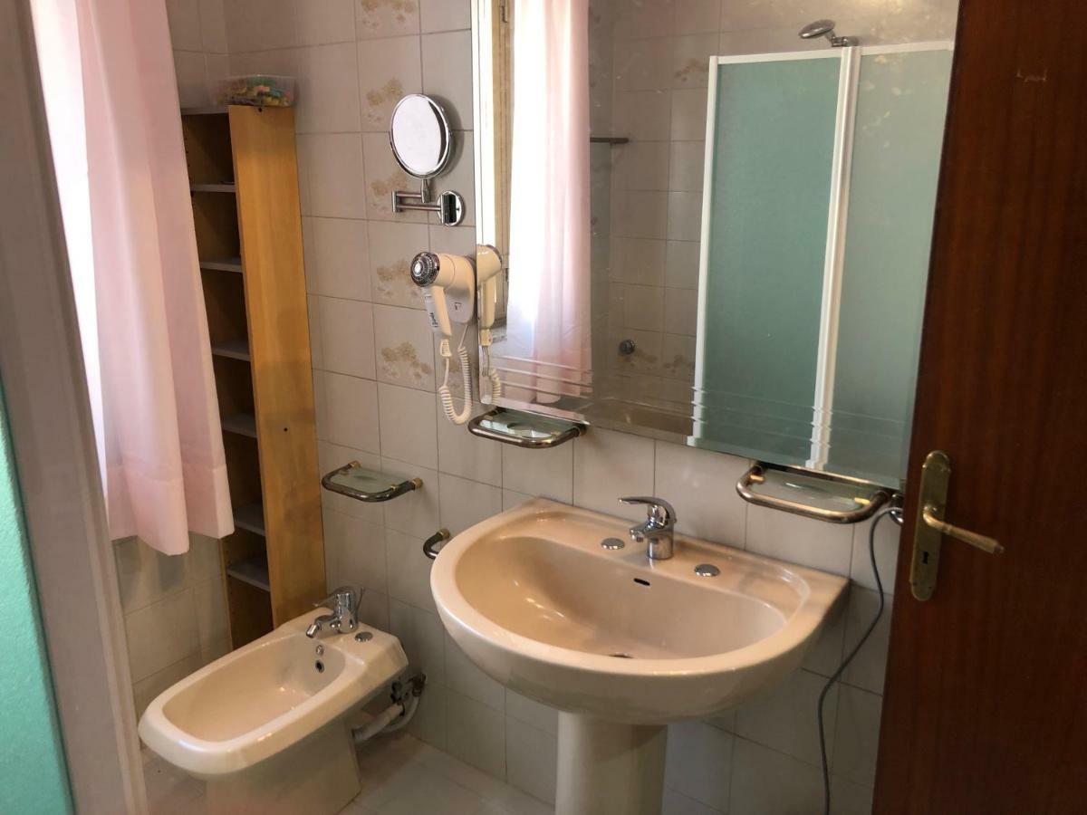Locazione Turistica F.G. Rando Apartment เลโตยานนี ภายนอก รูปภาพ