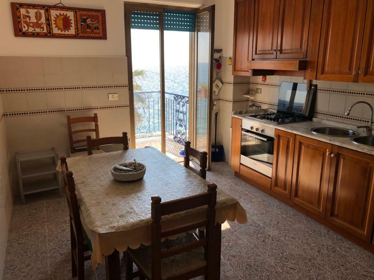 Locazione Turistica F.G. Rando Apartment เลโตยานนี ภายนอก รูปภาพ