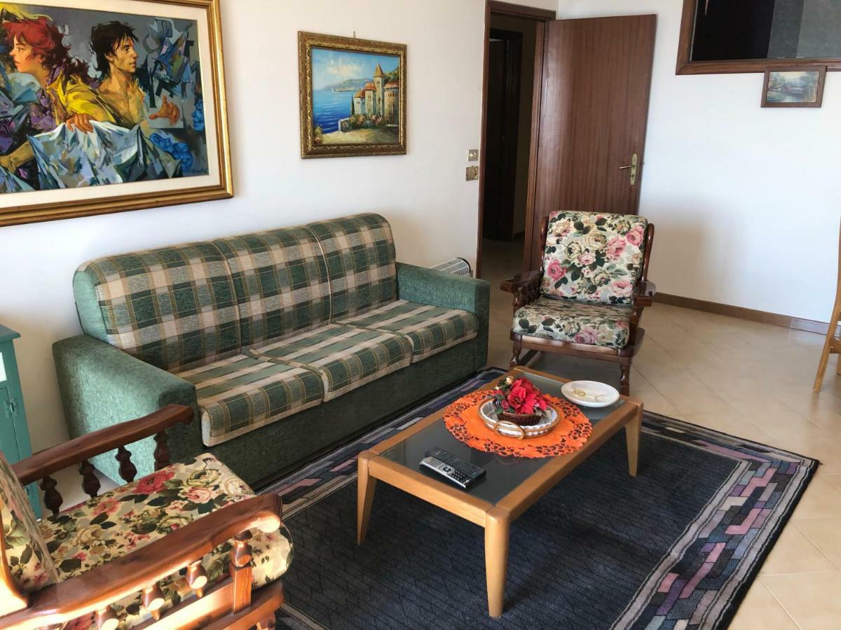 Locazione Turistica F.G. Rando Apartment เลโตยานนี ภายนอก รูปภาพ